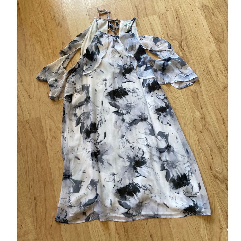 Kimchi Blue Urban Outfitters grey and black floral cold shoulder dress